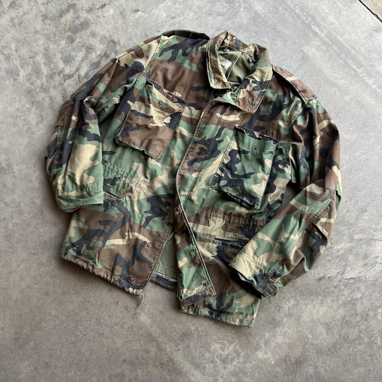 True Vintage 1970s/1980s US Military Jungle Camo Jacket Size M Regular 