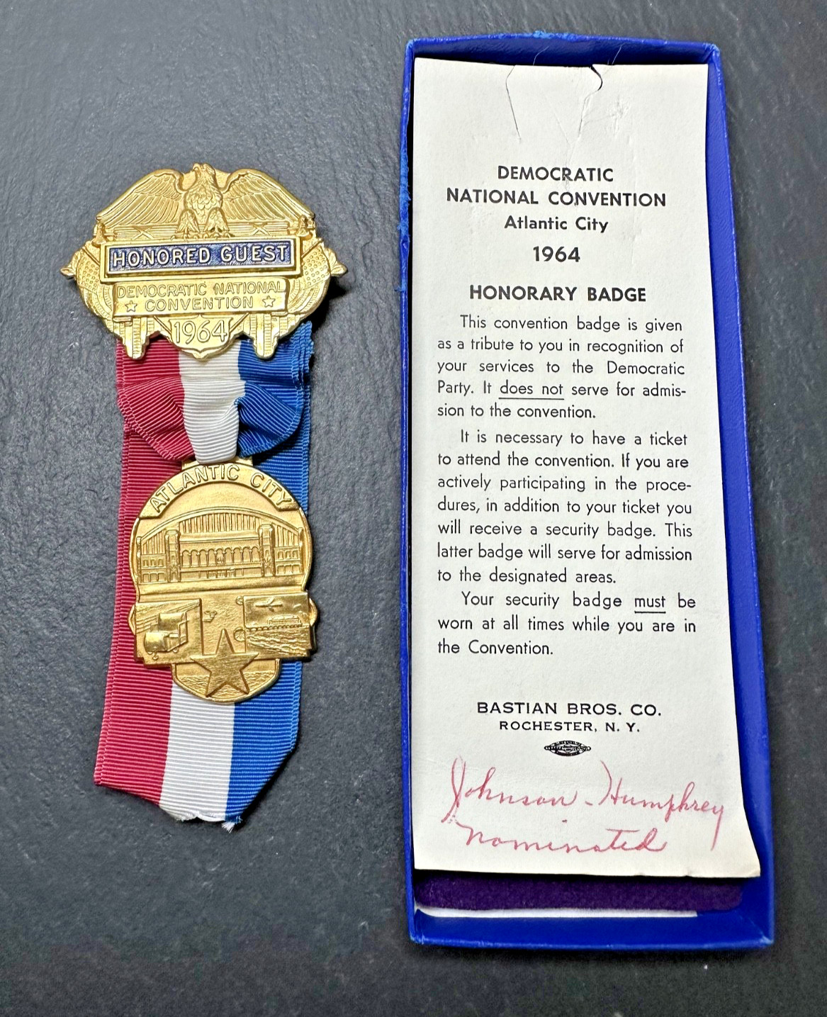 1964 DEMOCRATIC NATIONAL CONVENTION HONORED GUEST, LBJ,  PIN BADGE IN BOX M11