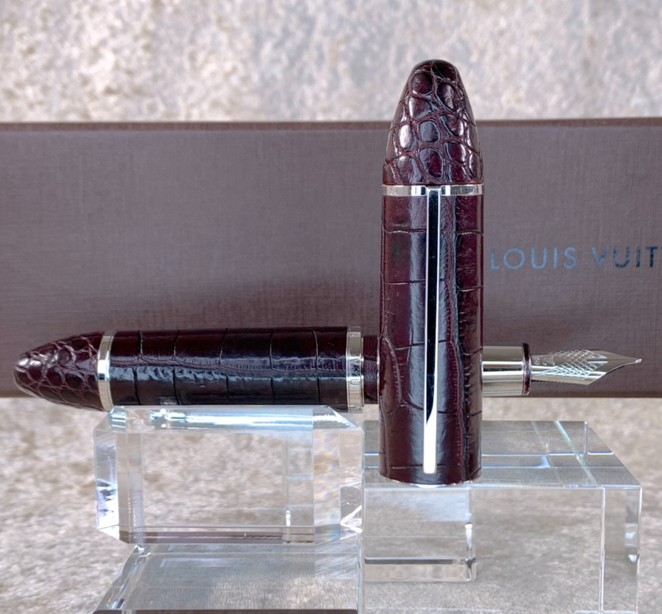 LOUIS VUITTON Fountain Pen Cargo Exotic Brown Leather 750 Gold Nib