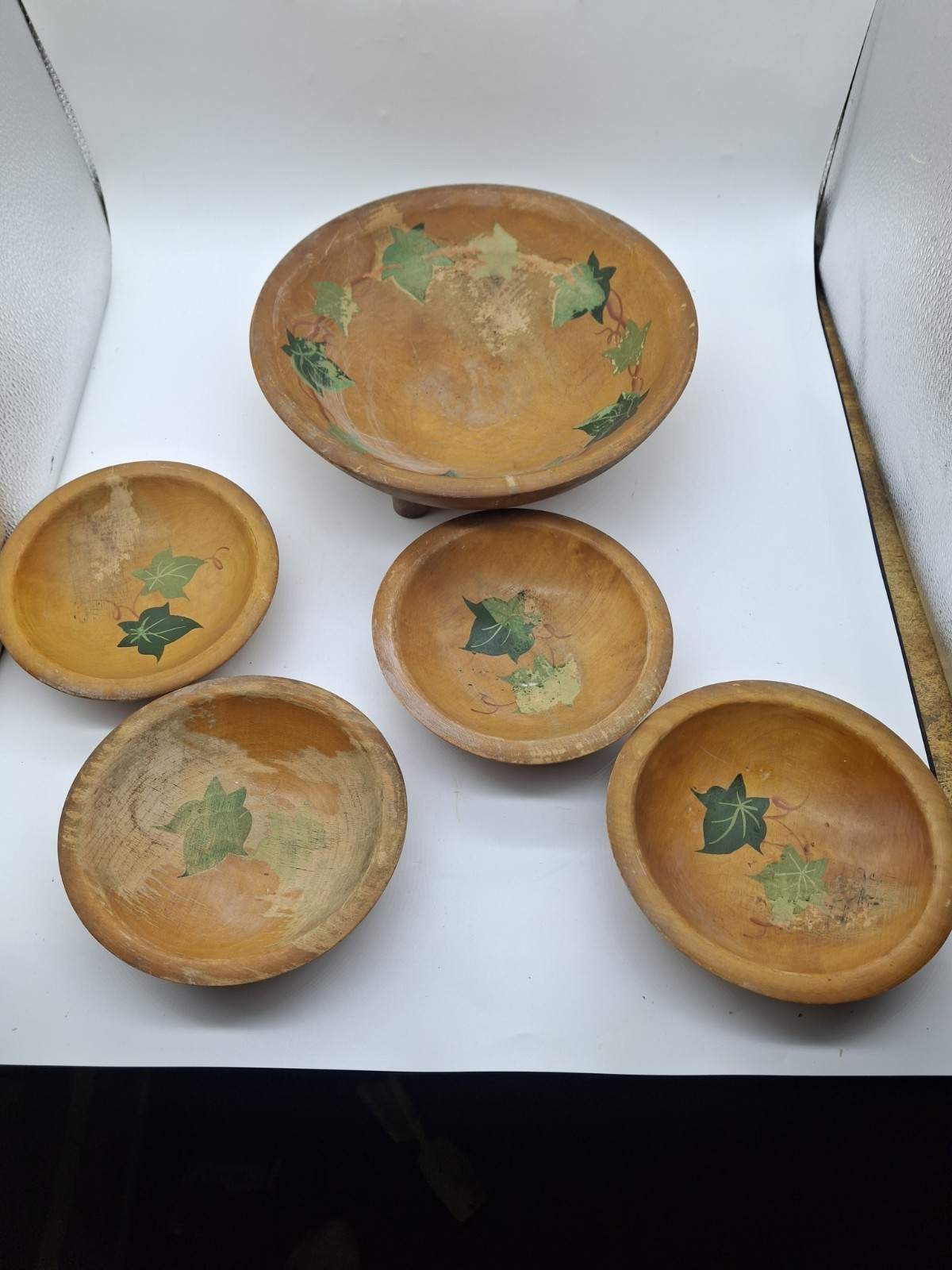 Antique/VTG Munising Wooden Dough Bowl Oval Round Lot Of 5. 1 Missing A Foot