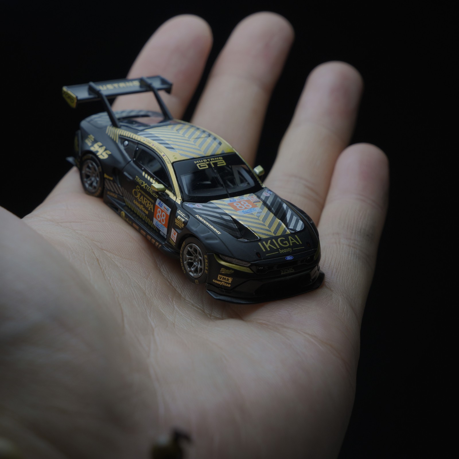 1/64 Mustang GT3 Le Mans 24H Black Gold #88 Diecast Display Model