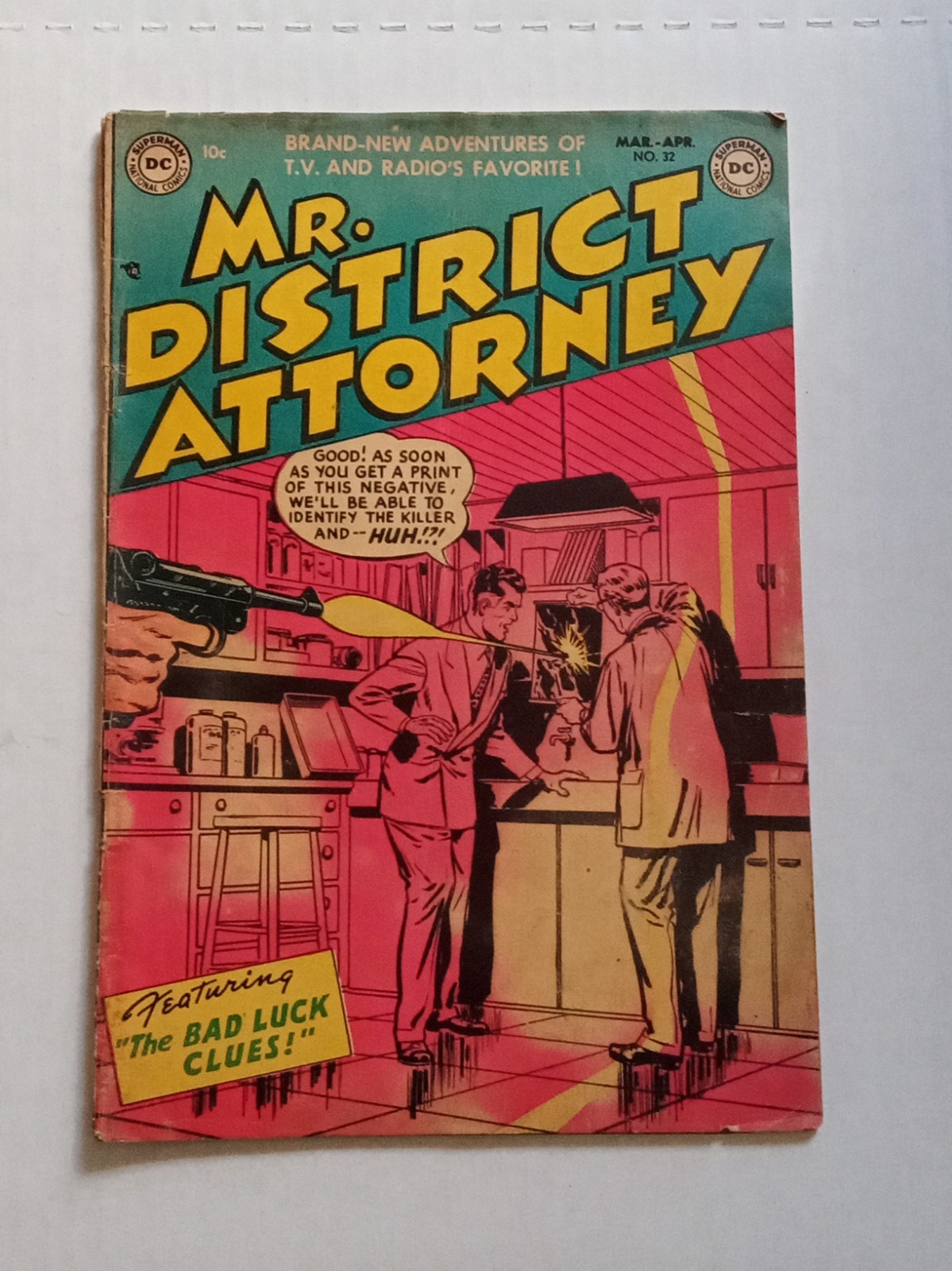 Vintage MR.DISTRICT ATTORNEY COMIC BOOK NO.32 FEATURING THE BAD LUCK CLUES 1953 Vintage MR.DISTRICT ATTORNEY COMIC BOOK NO.32 FEATURING THE BAD LUCK CLUES 1953