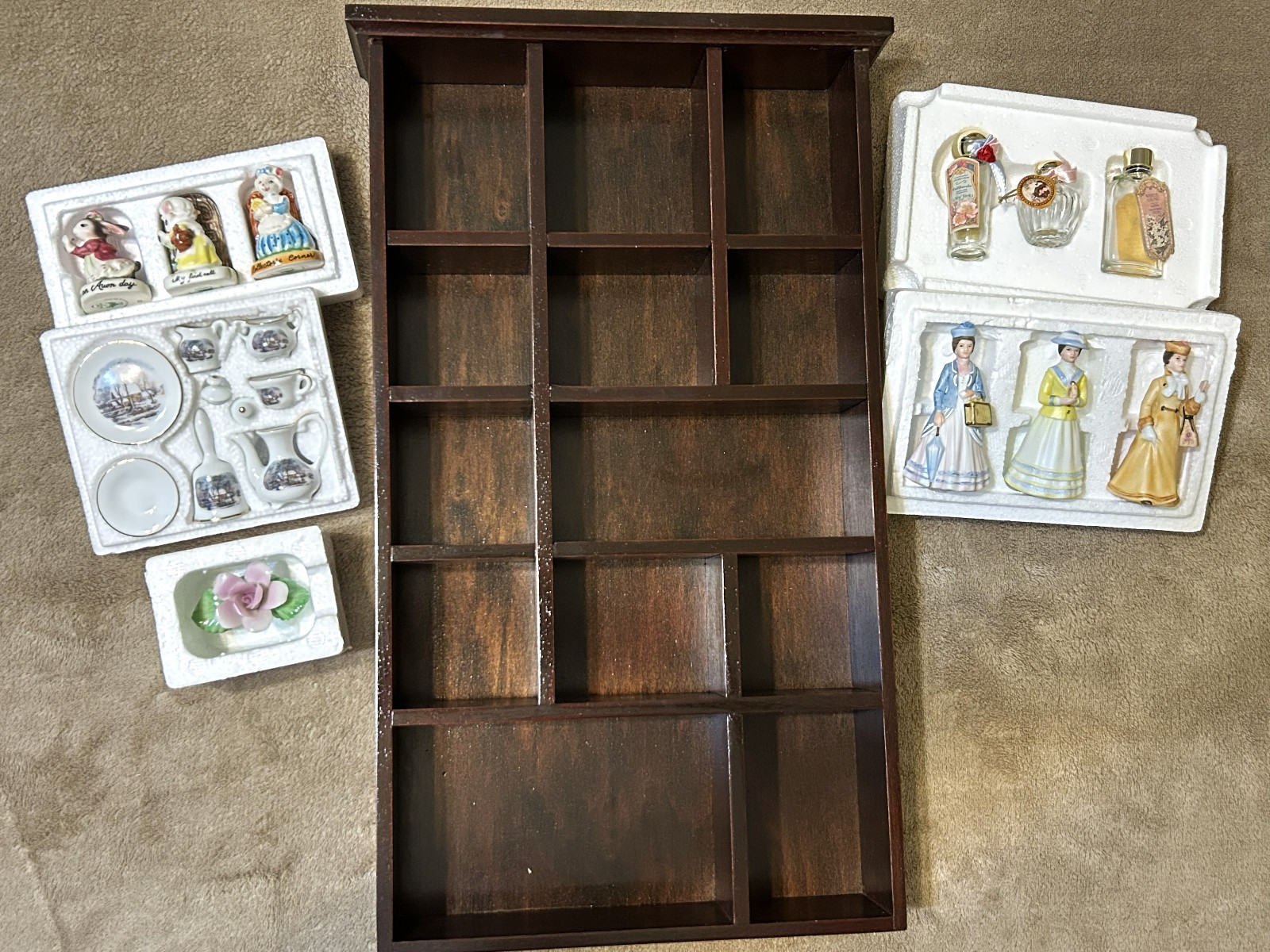 Avon Small Treasures Curio Cabinet & complete set figurines Albee Bunny Rose NIB