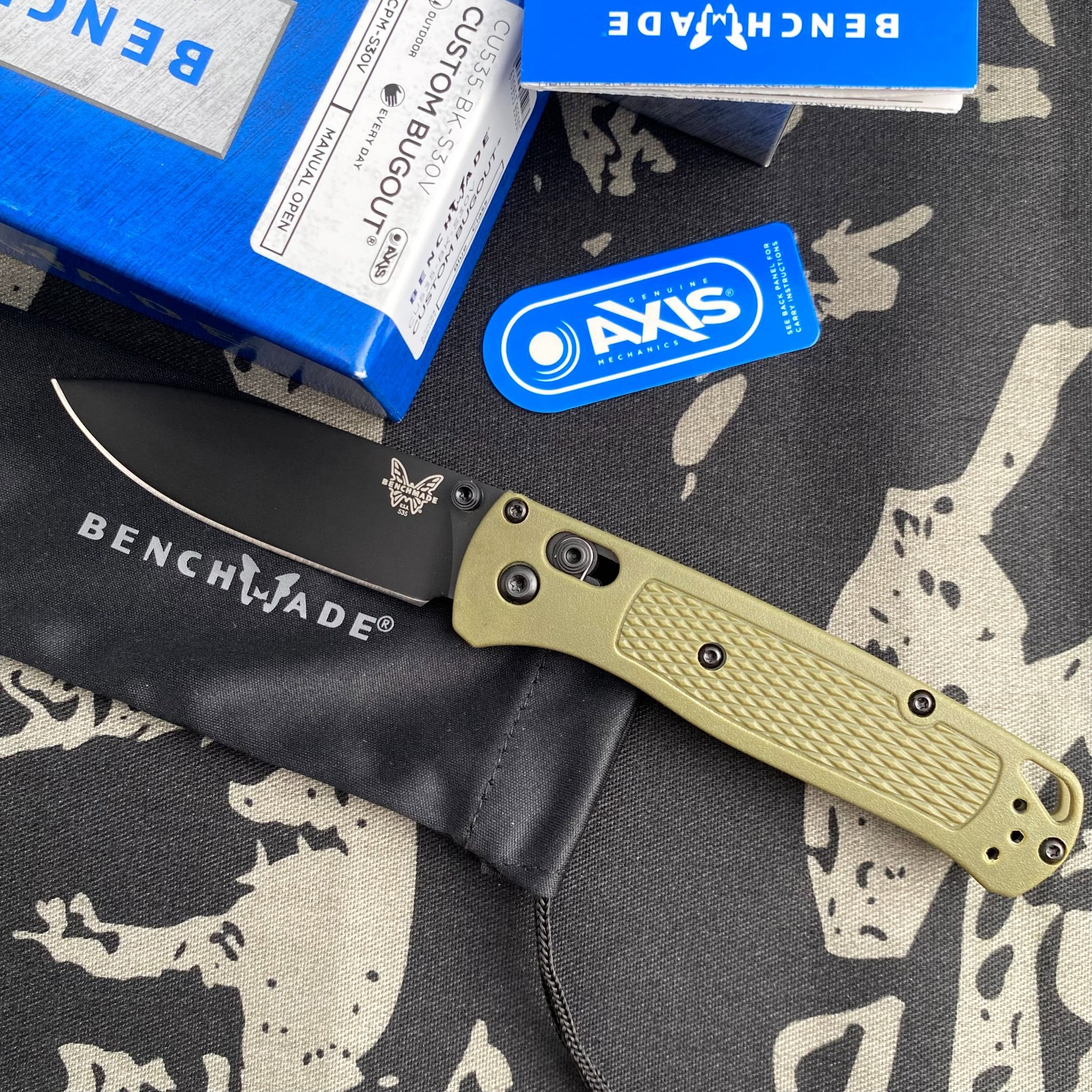 Benchmade 535 Bugout Green CF-Elite Handle Black CPM-S30V Blade Folding Knife