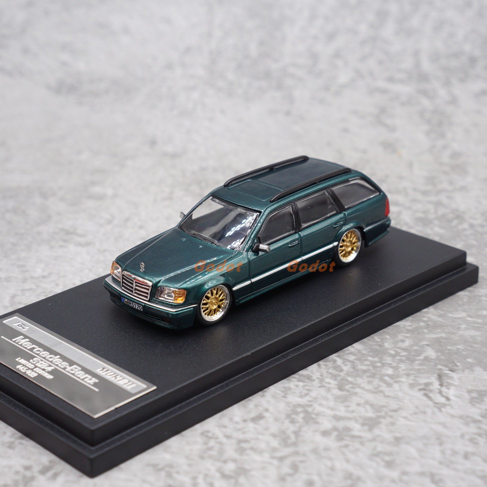 1/64 S124 Vintage Estate Wagon Alloy Diecast Model Car Collection