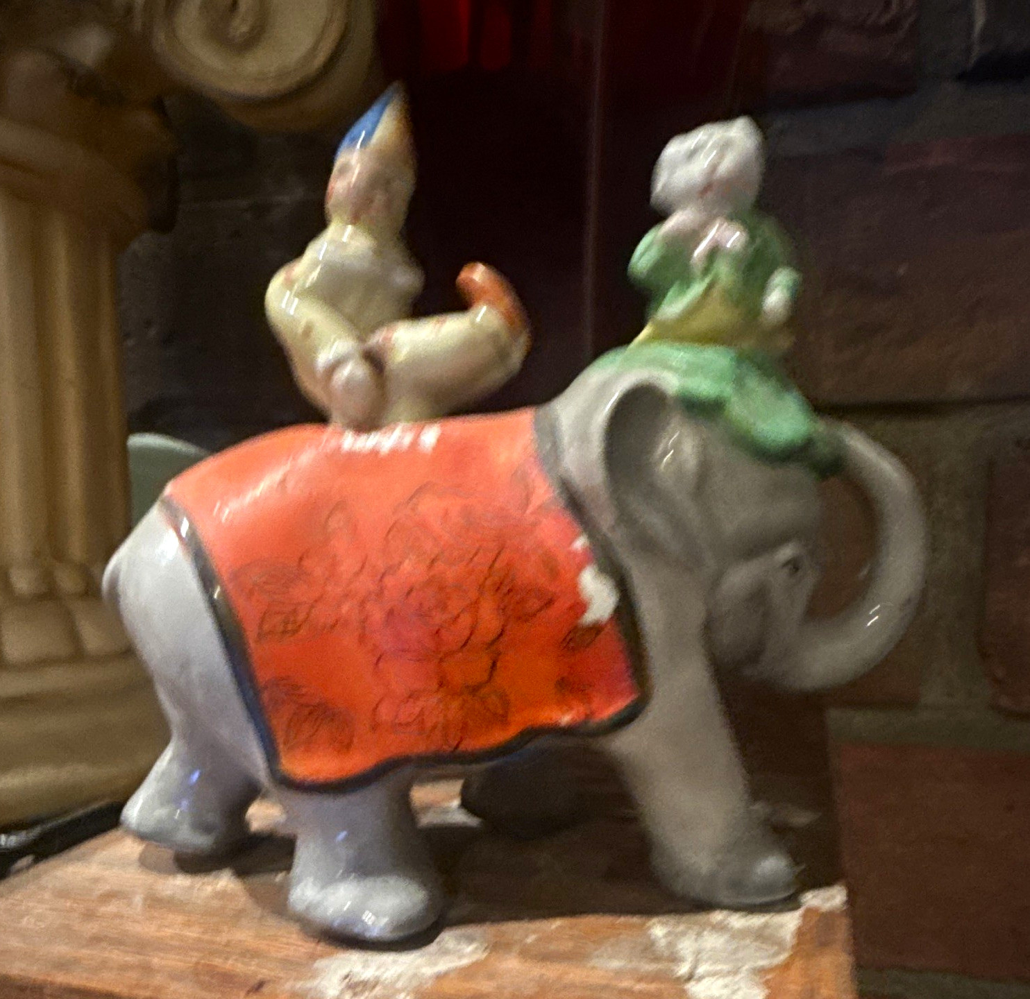 RARE VINTAGE CIRCUS CLOWN AND DOG ON ELEPHANT NODDER TT SALT PEPPER SHALER SET
