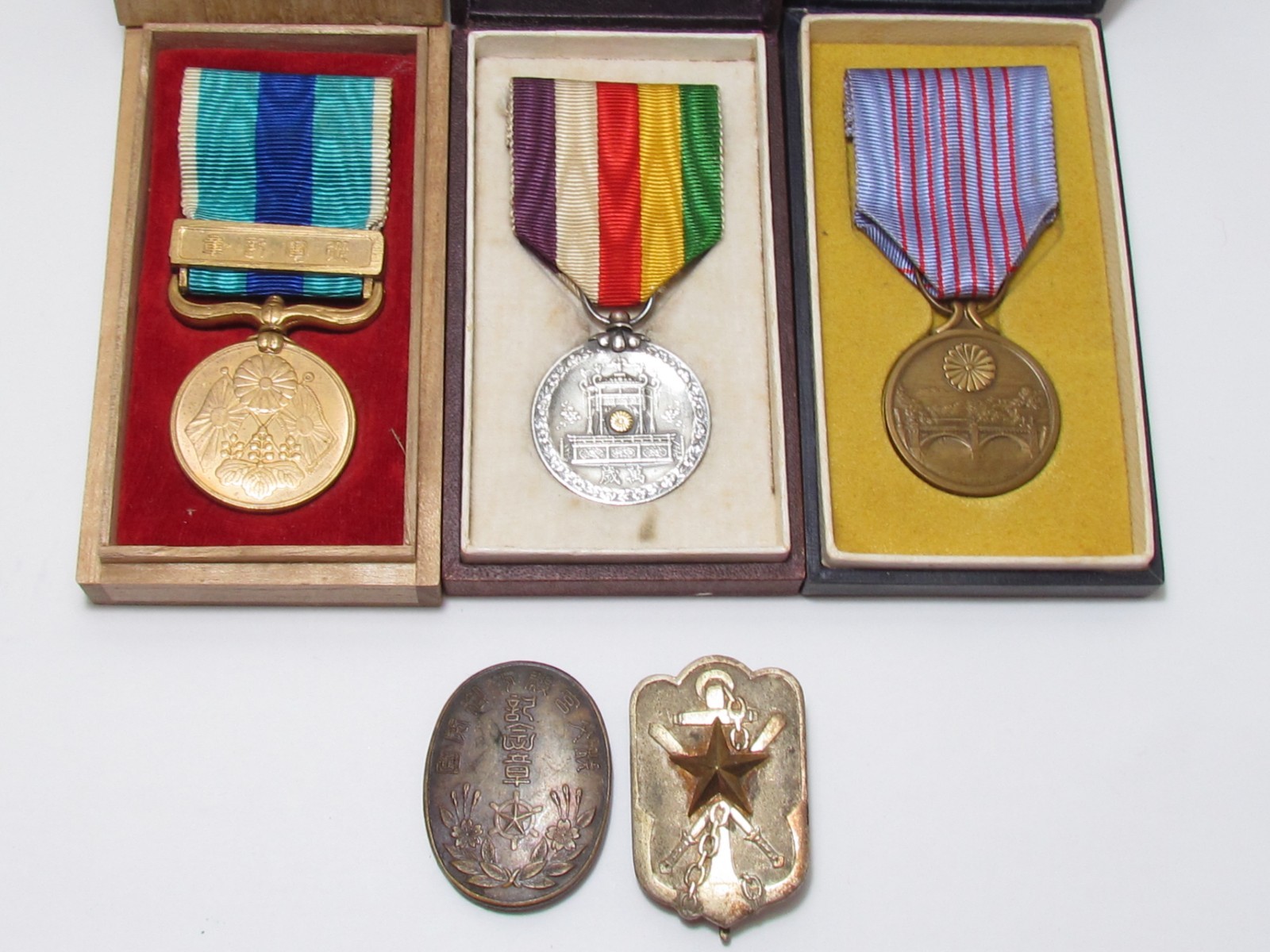 WW2 & PRE WW2 JAPANESE MEDALS & BADGES LOT WWII JAPAN SILVER AIR DEFENSE WAR