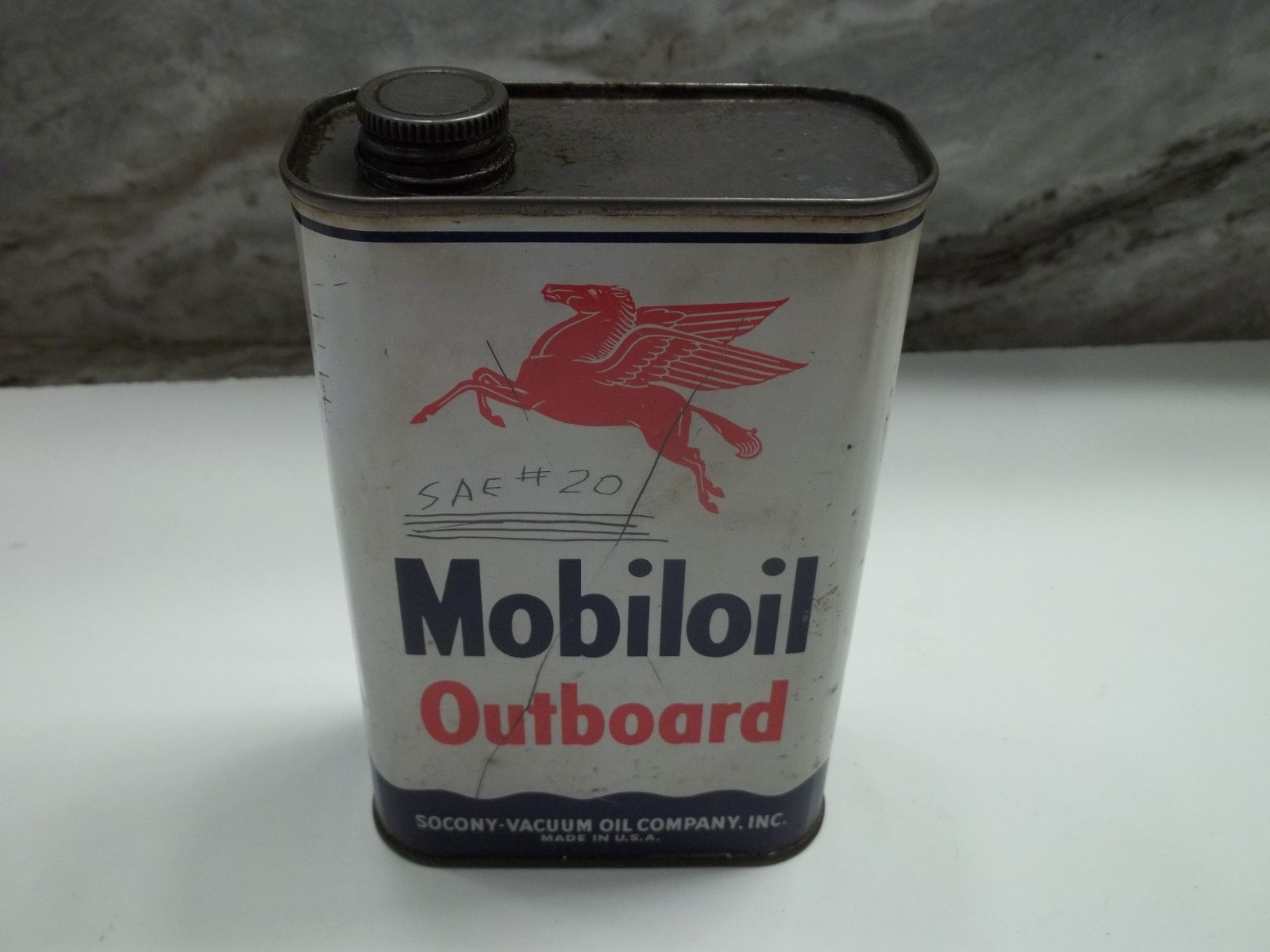 Vintage Mobiloil Outboard Oil Can Quart Pegasus Red Flying Horse White Blue Red 