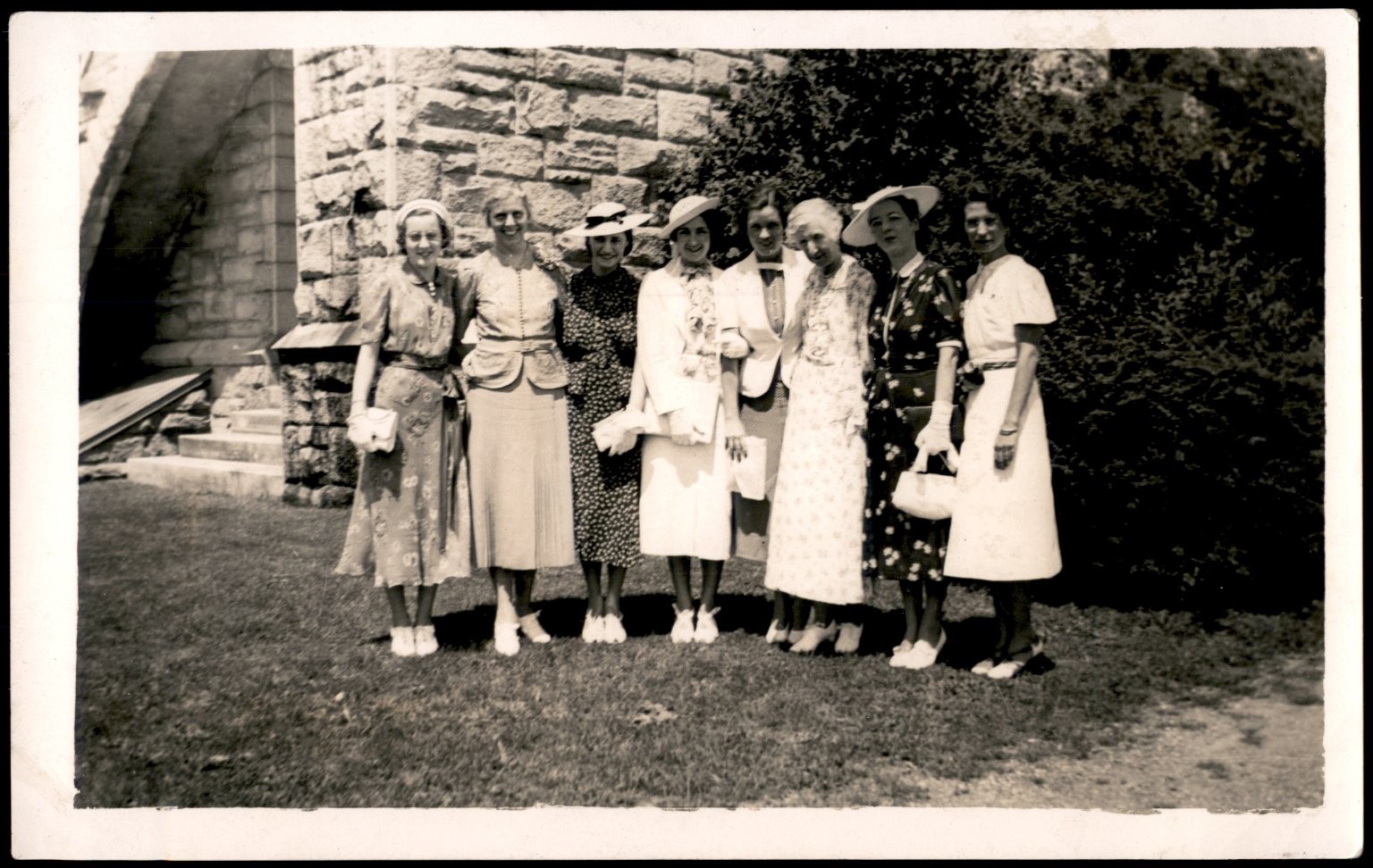 1930s Women's Fashion Snapshot Photograph Group Portrait Outdoor Hats