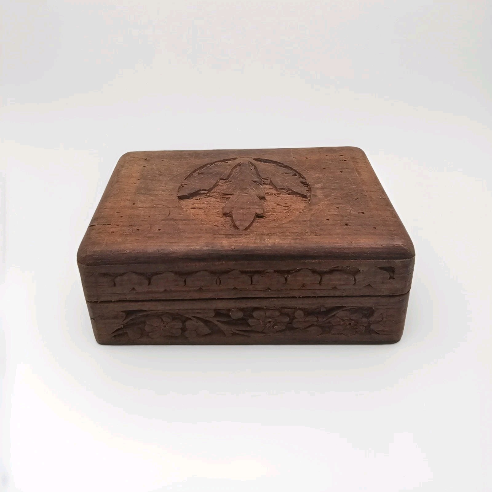 Vintage Hand Carved Wood Trinket Jewelry Box India Floral Leaf Hinged Lid B57