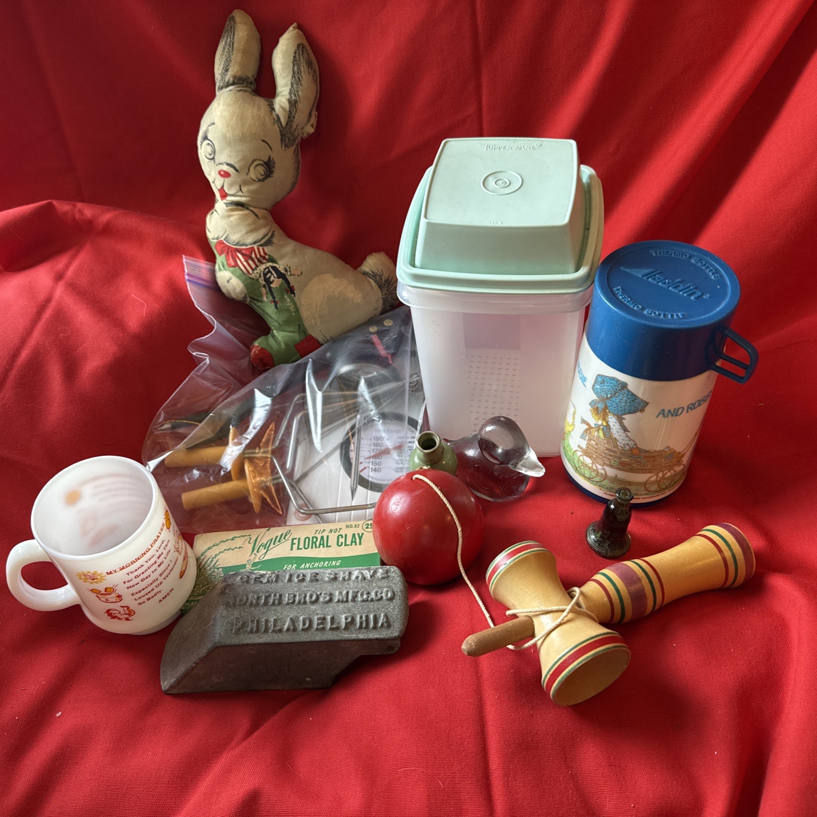 Vintage lot of houseware 