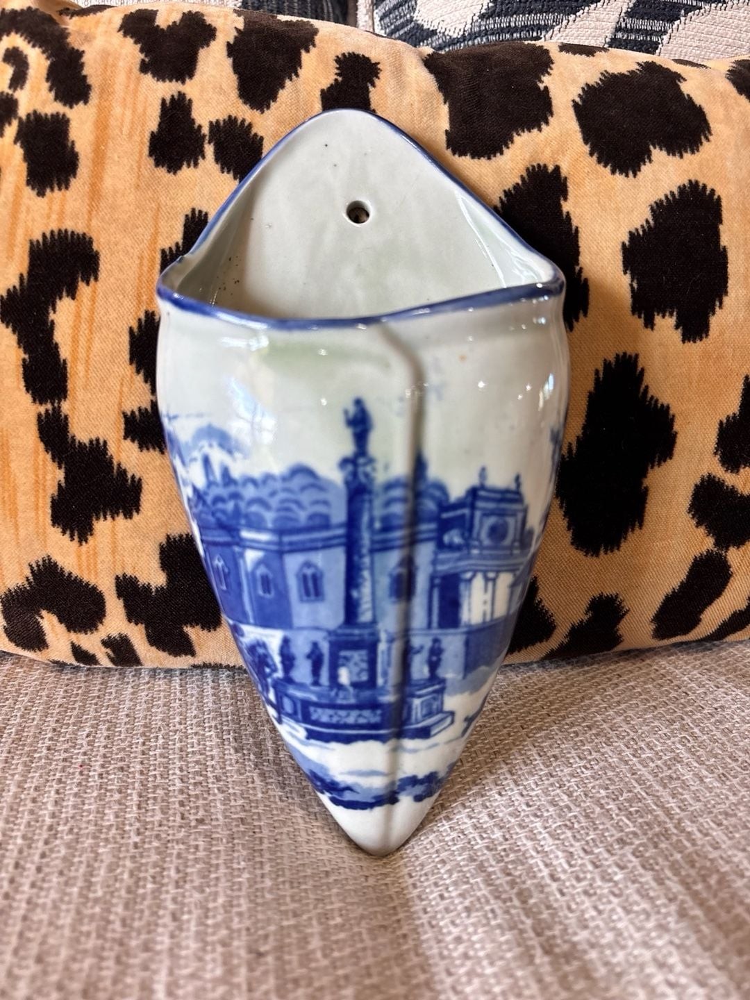 VTG Blue and White Porcelain Wall Pocket Vase Chinoiserie Decor 6”