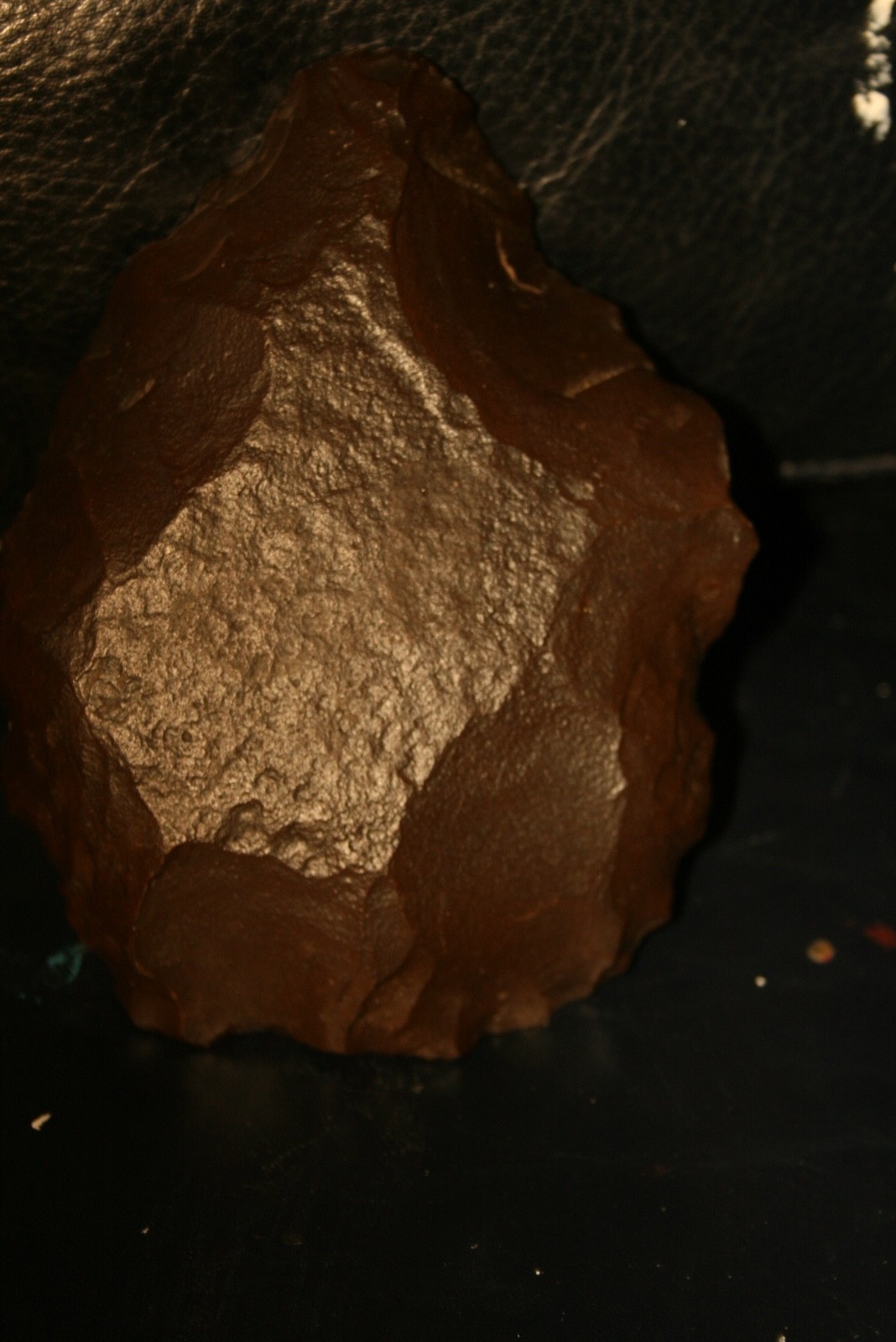 RARE QUARTZ H. ERECTUS HANDAXE ON LEVALLOIS FLAKE S-MOROCCO 500-600.000 YEARS
