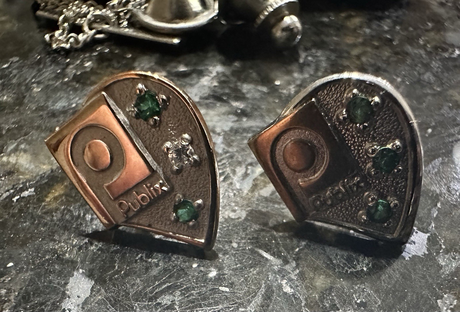 2 Vintage Publix 10K Gold 10 Year Employee Service Pins Emerald OC Tanner GB