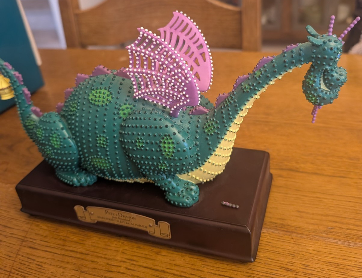 WDCC Pete\'s Dragon Elliott Main Street Electrical Parade Figurine Box COA Lanter