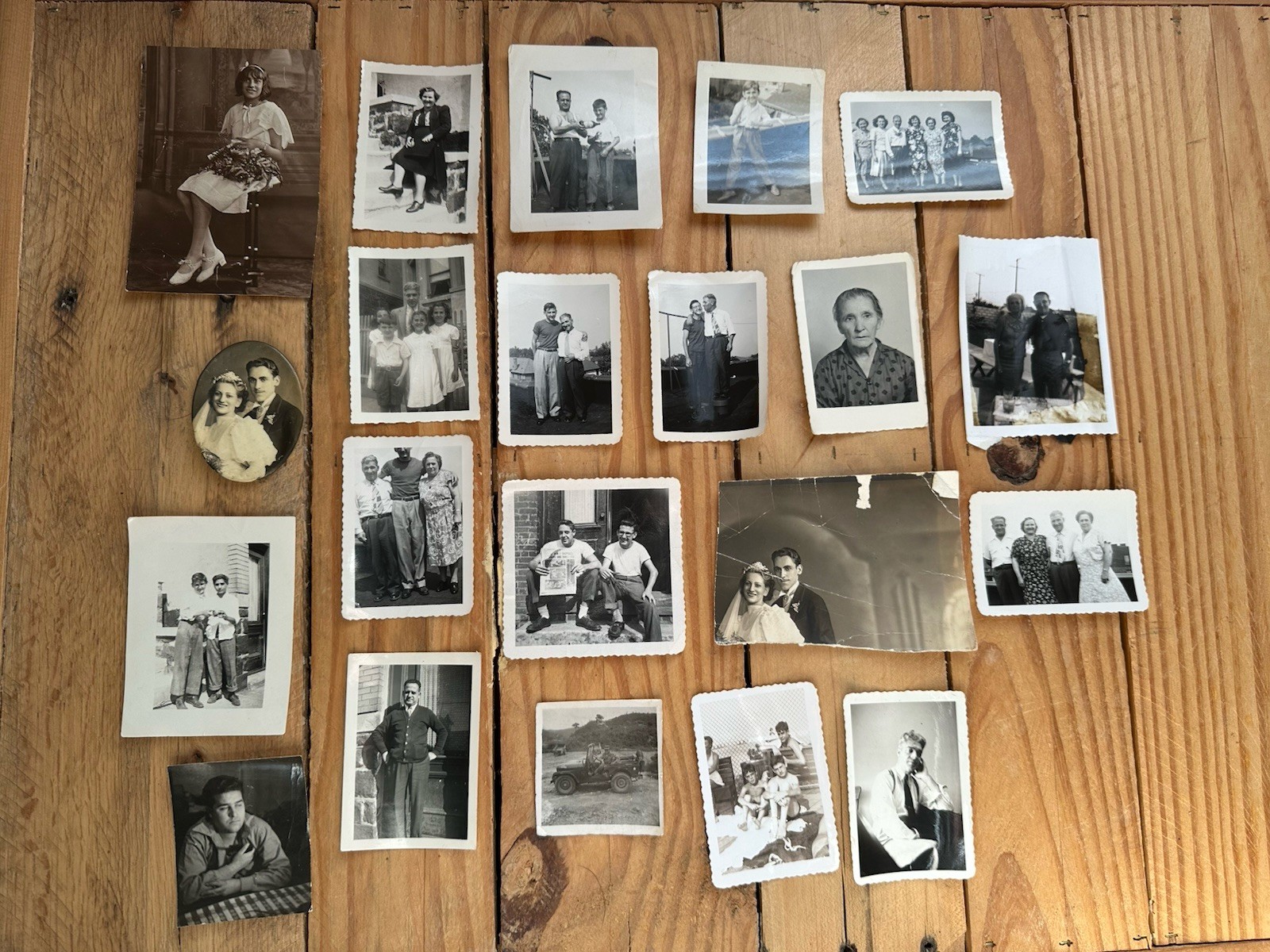 VTG 1930s 1940s B&W PHOTOS Family Photos Scrapbook Kids Women Men Pictures Lot