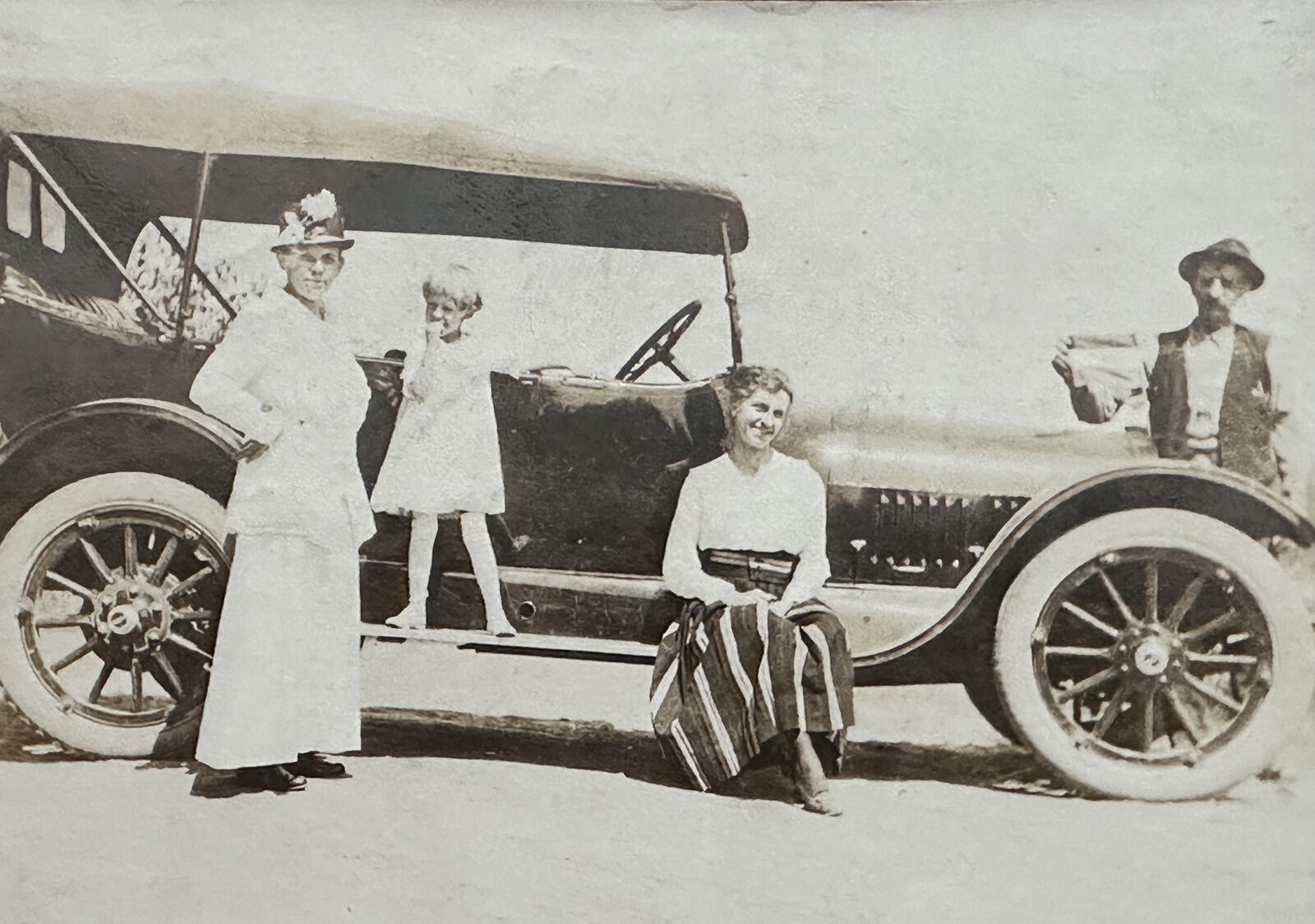 ANTIQUE 1915 BUICK C-55 TOURING WITH FAMILY PHOTO WITH MESSAGE FP96