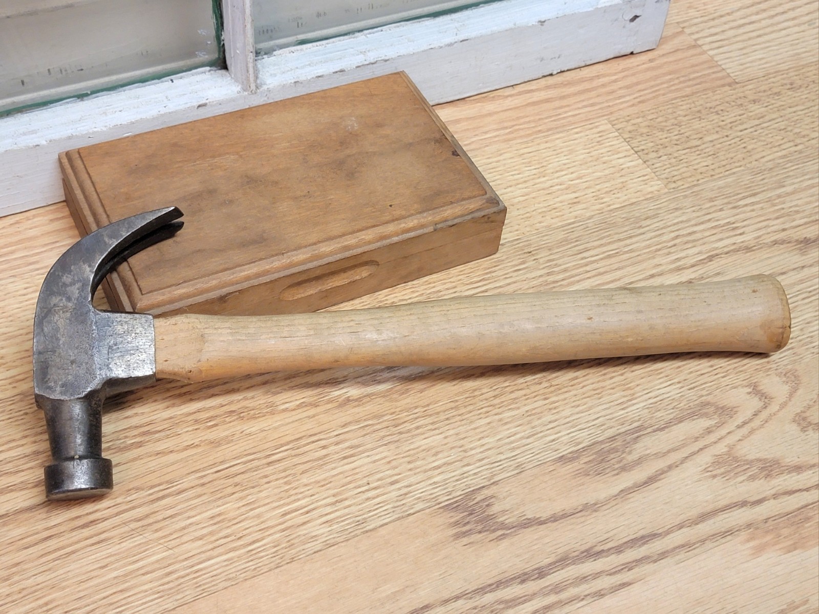 Fine Vintage Henry Cheney Patented Ball Bearing Nail Holding Claw Hammer 1lb 6oz