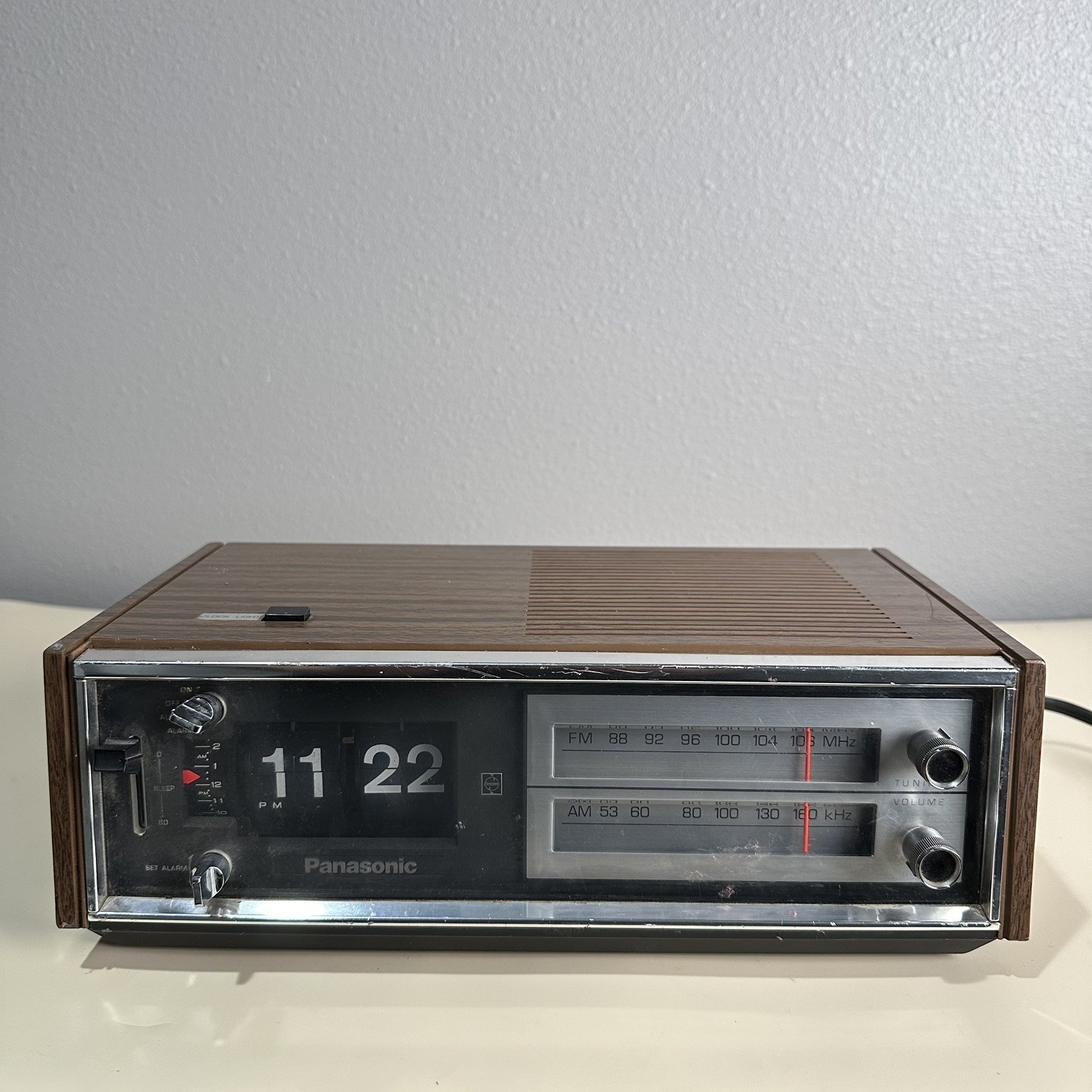 Vintage Panasonic RC-6530 Flip Clock Alarm Radio AM/FM Woodgrain Works 
