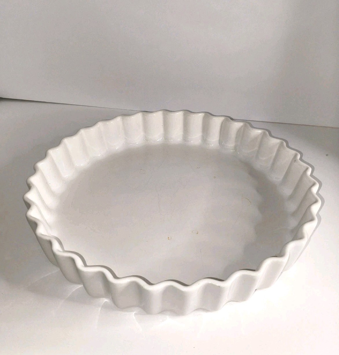 White Ceramic Round Quiche/Pie/Tart Dish with Scalloped Edges 11 inches