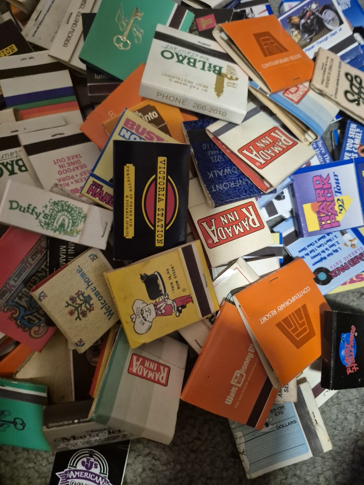 LOT OF APPROXIMATELY 150 MATCHBOOKS LOT OF APPROXIMATELY 150 MATCHBOOKS