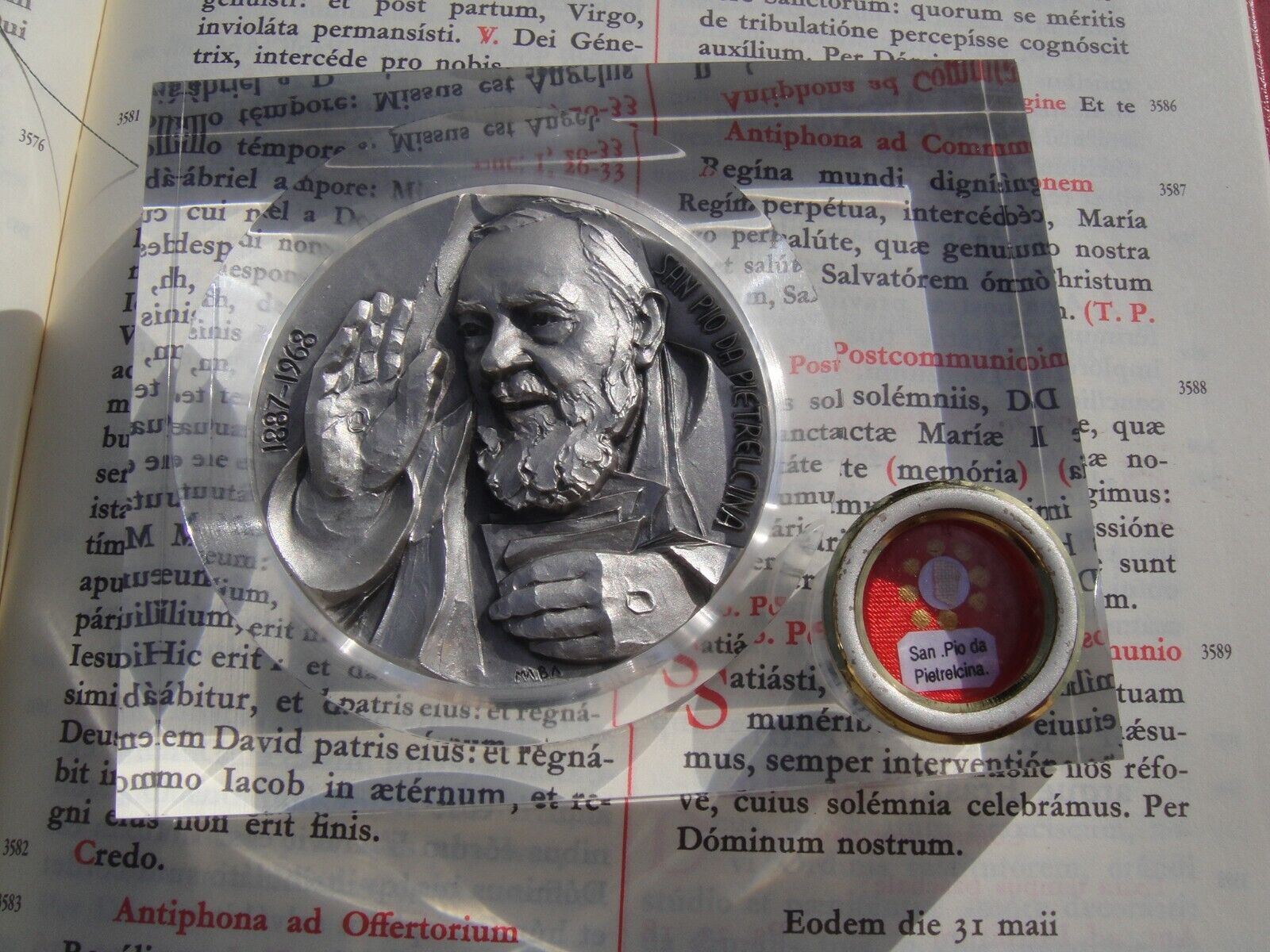 Christian reliquary rare 1st class relic bandage of St. Padre Pio’s stigmata COA
