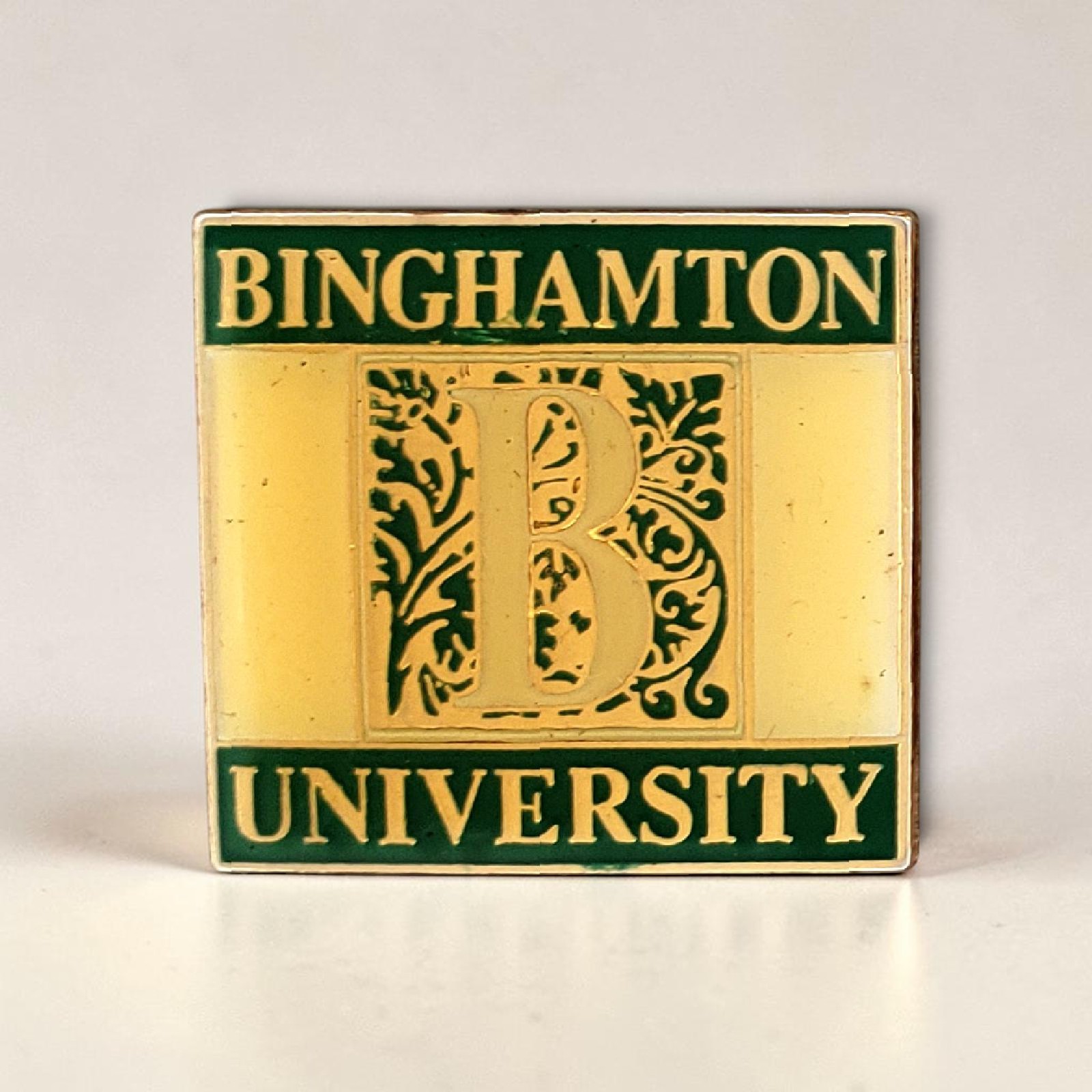 Vintage Binghamton University Lapel Pin SUNY New York Green Gold College