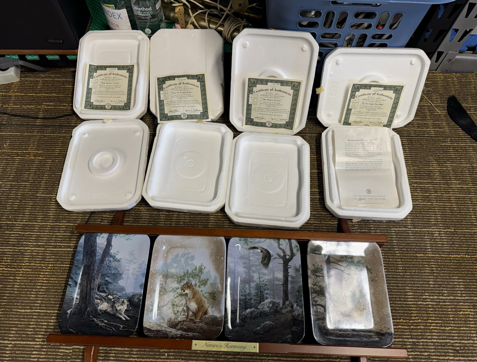 The Bradford Exchange Nature's Harmony 4pc Porcelain Plates Wolf COA Stand