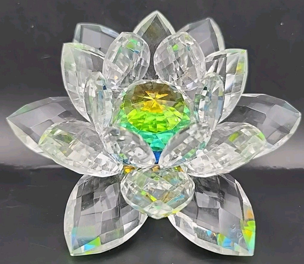 BEAUTIFUL Crystal World WATER LILY Flower Rainbow Center Figurine ~ VERY NICE