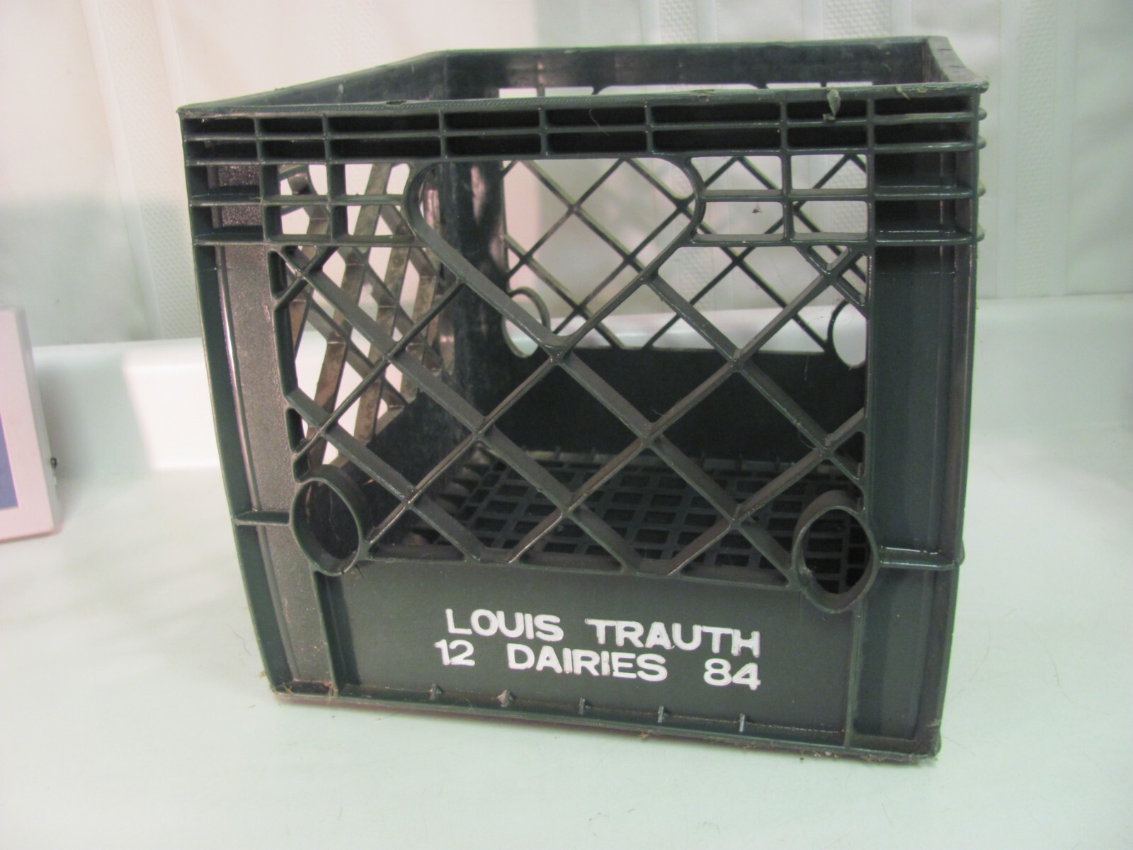VTG Louis TRAUTH Dairy INC Dairy Green Plastic Milk Crate Cincinnati 12-1984