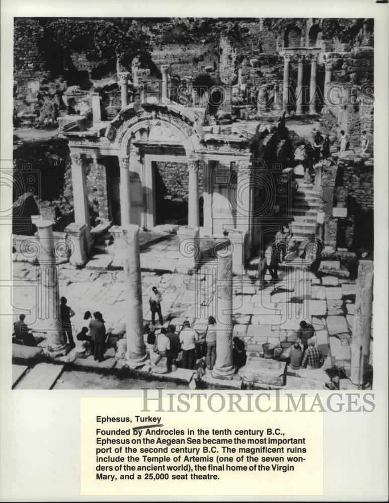 Press Photo The magnificent ruins in Ephesus, Turkey on the Aegean Sea