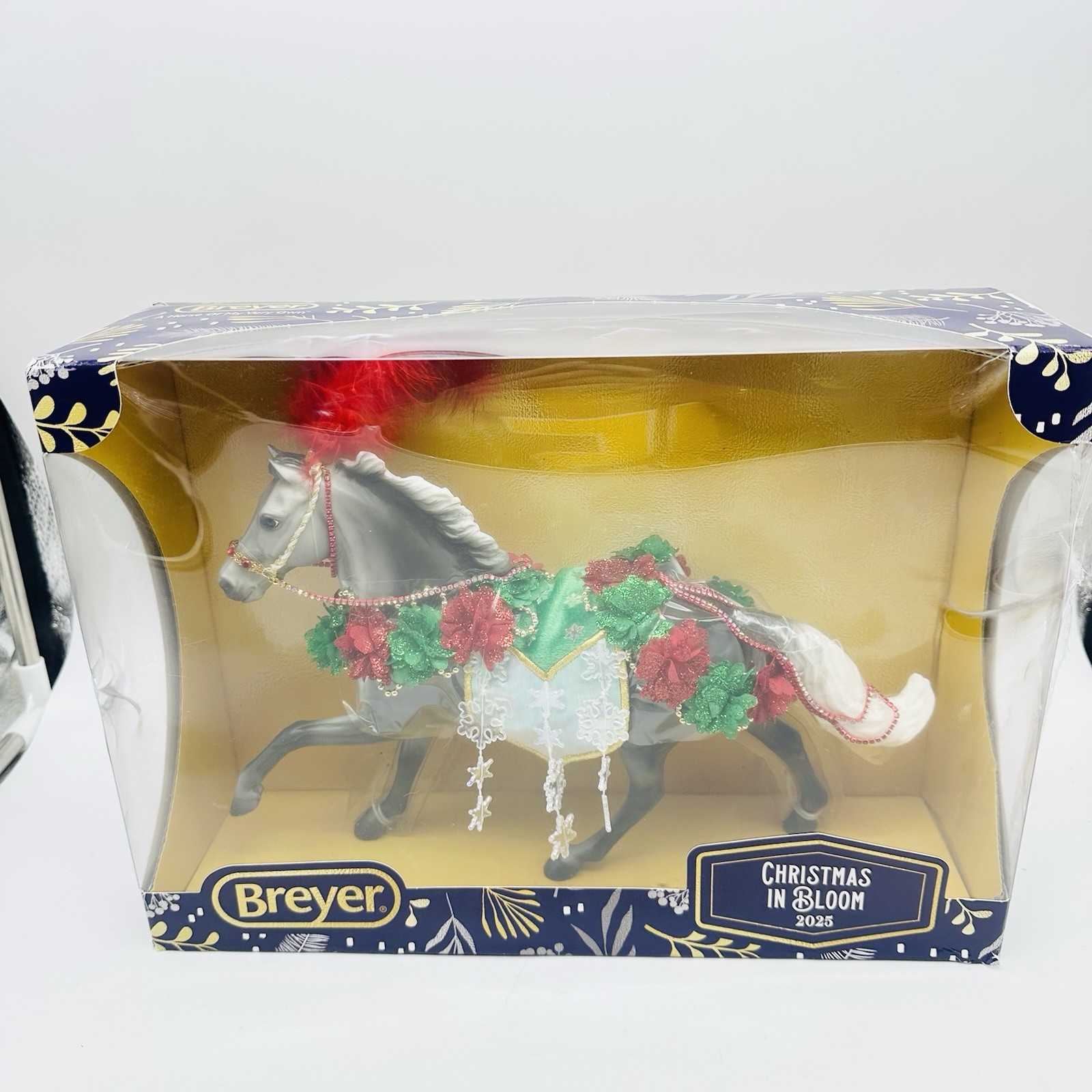 Breyer Christmas in Bloom 2025 Holiday Horse Traditional 1:9 Sport Horse NIB