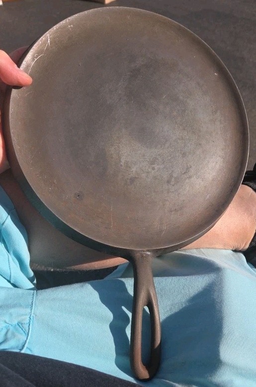 Vintage WAGNER WARE Sidney -0- 1109E Round Griddle Cast Iron Flat Skillet 10\