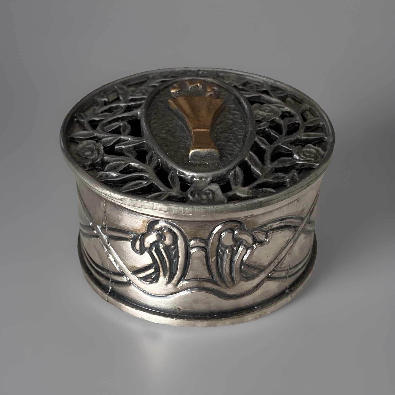 Roman Inc 1998 Round Pewter Trinket/Rosary Lined Box Ornate Lid w/Chalice~JHS