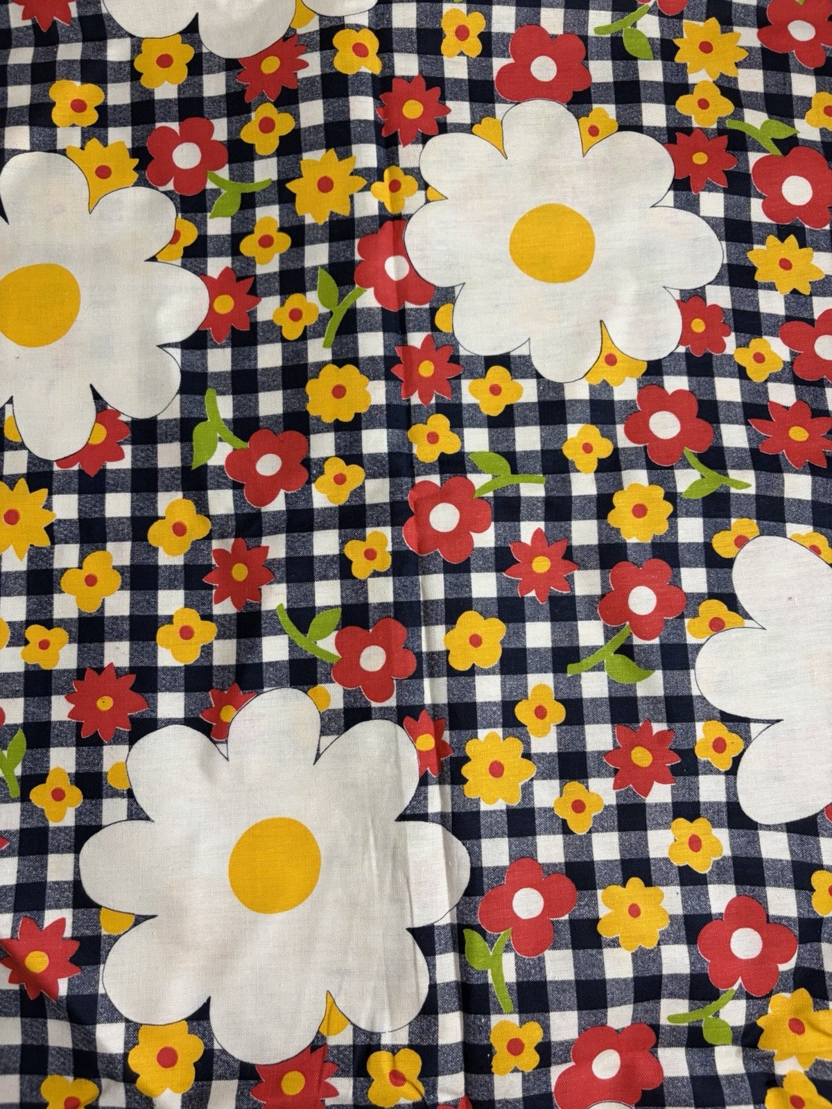 Adorable True Vintage 1960s Flower Power Daisy Fabric Thick Cotton Vibrant 76x43