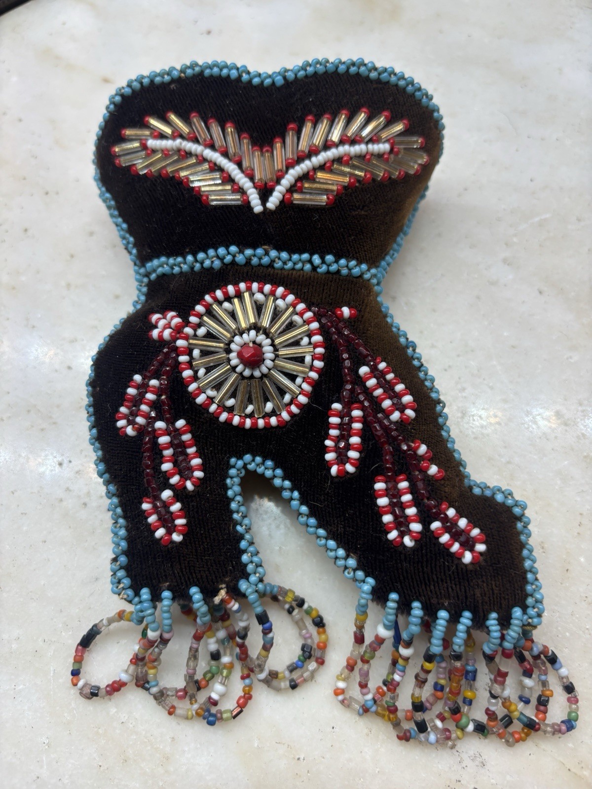  EARLY 1900s HAUDENOSAUNEE / IROQUOIS BEADED SOUVENIR