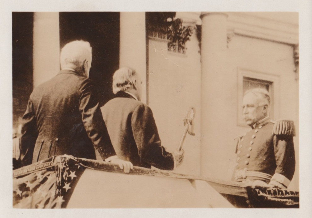 1917 Press Photo President McKinley presenting sword to Admiral Dewey in 1899