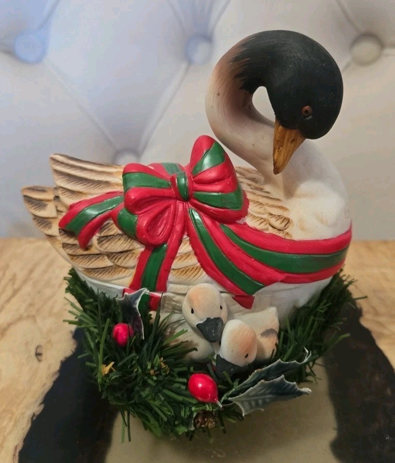 Vintage Emesco 1987 Canadian Goose With Goslings Hand Painted Ceramic Candy Dish