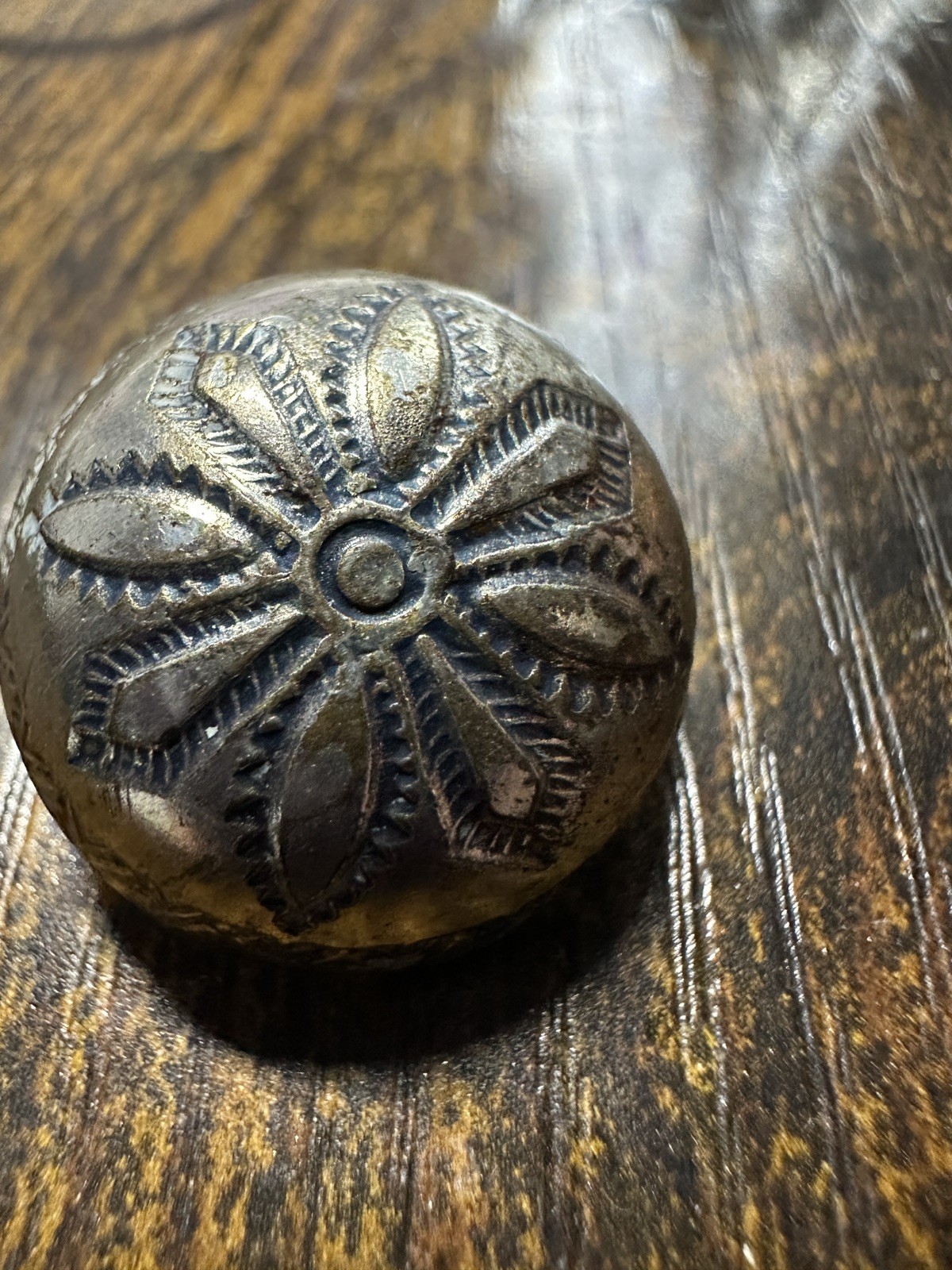 VINTAGE CHIMAYON INDIAN STAMPED SILVER BUTTON
