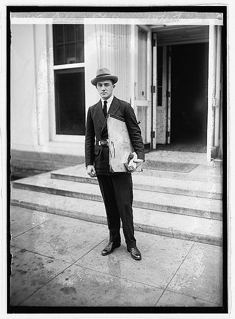 Photo:Simon Elwes British War Artist 1922 Hat Suit Portfolio Steps