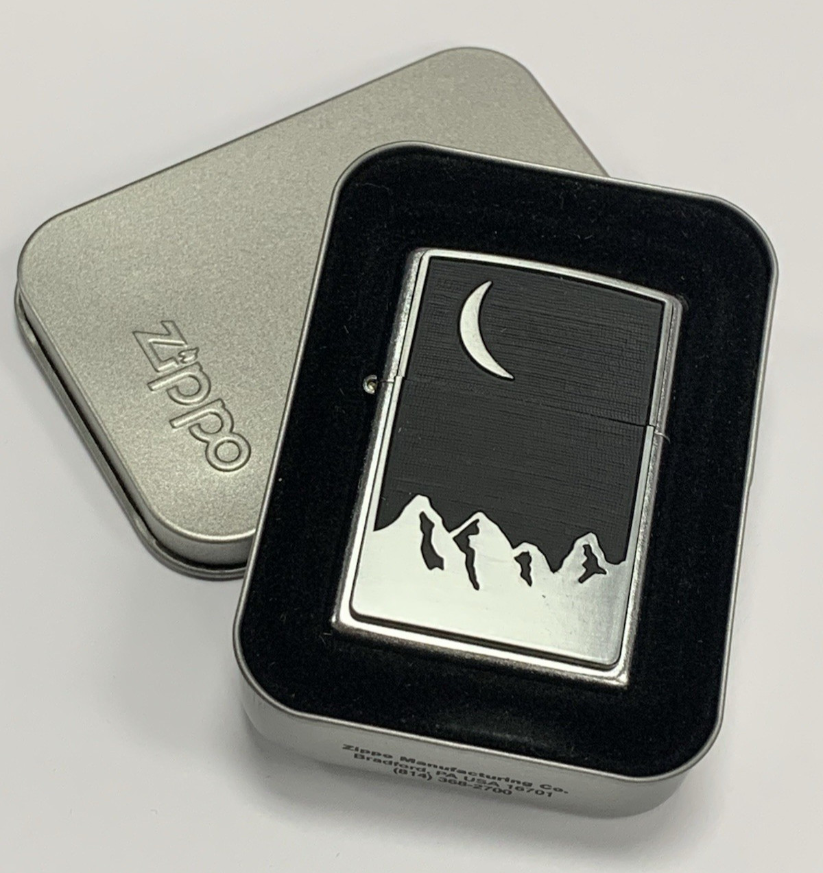 Rare Vintage Unstruck Zippo Lighter 2000 Marlboro Moon Over Mountains 3D Emblem