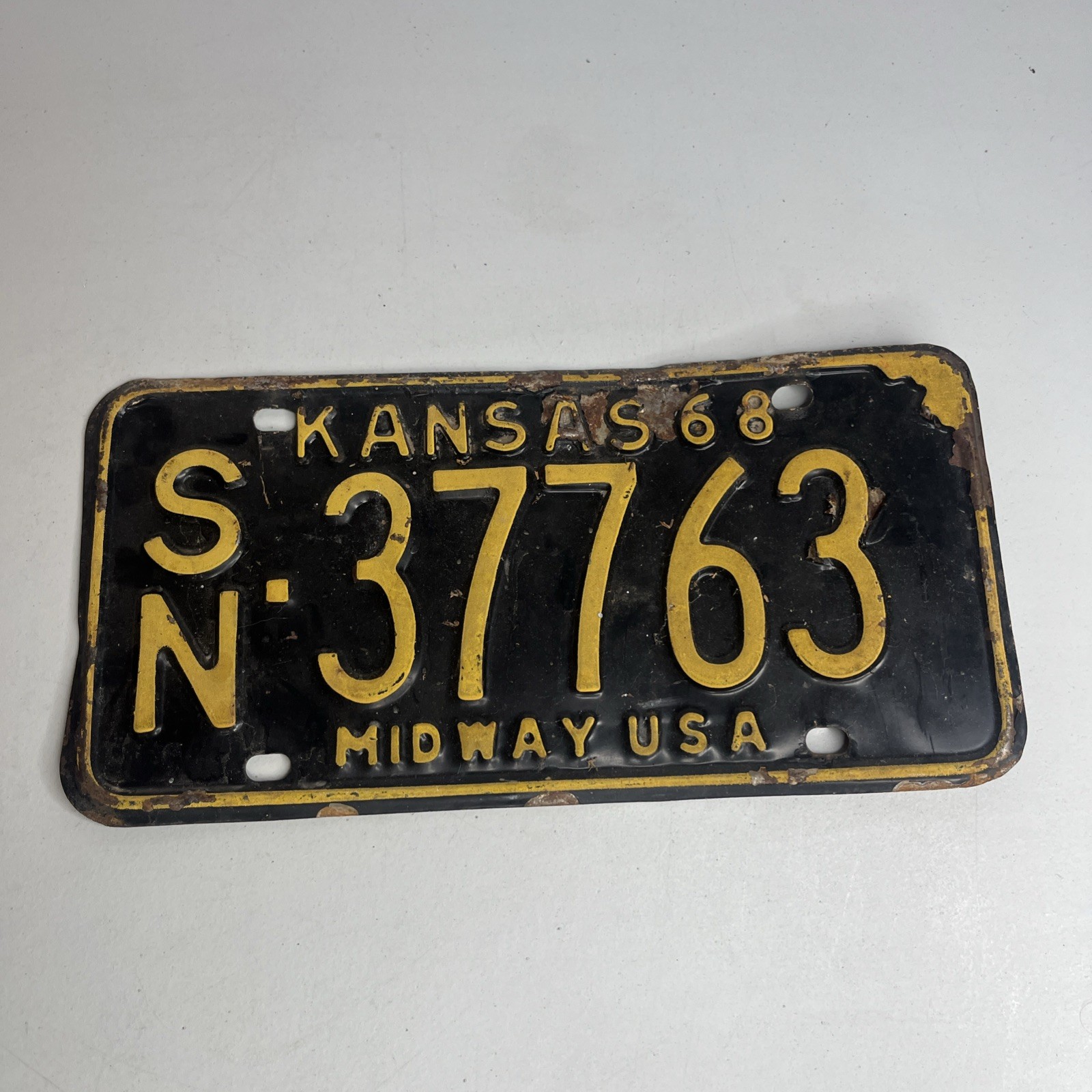 1968 Kansas Automobile License Plate Midway USA Shawnee County 37763