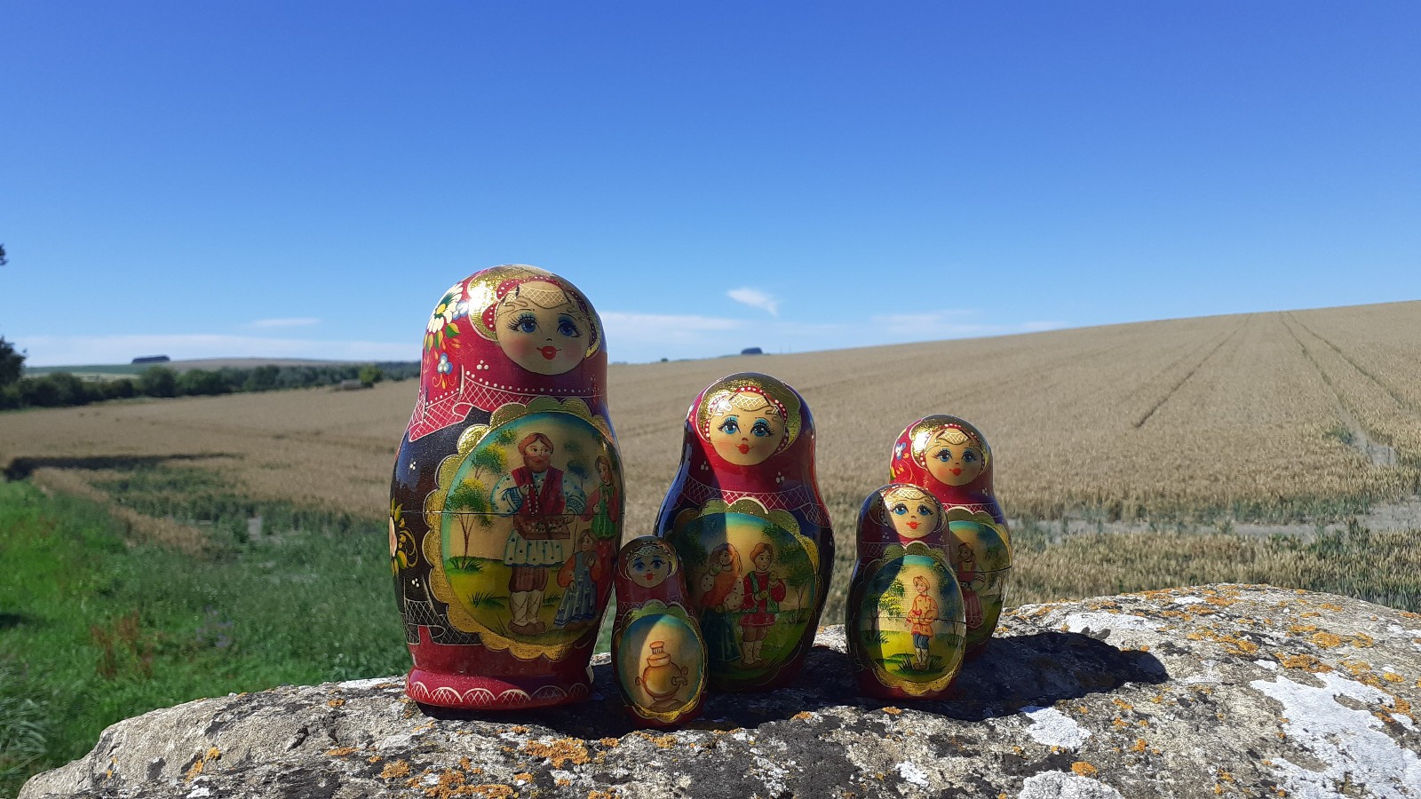 Vintage Russian Nesting Dolls Matryoshka 5 Piece Painted Wooden Set