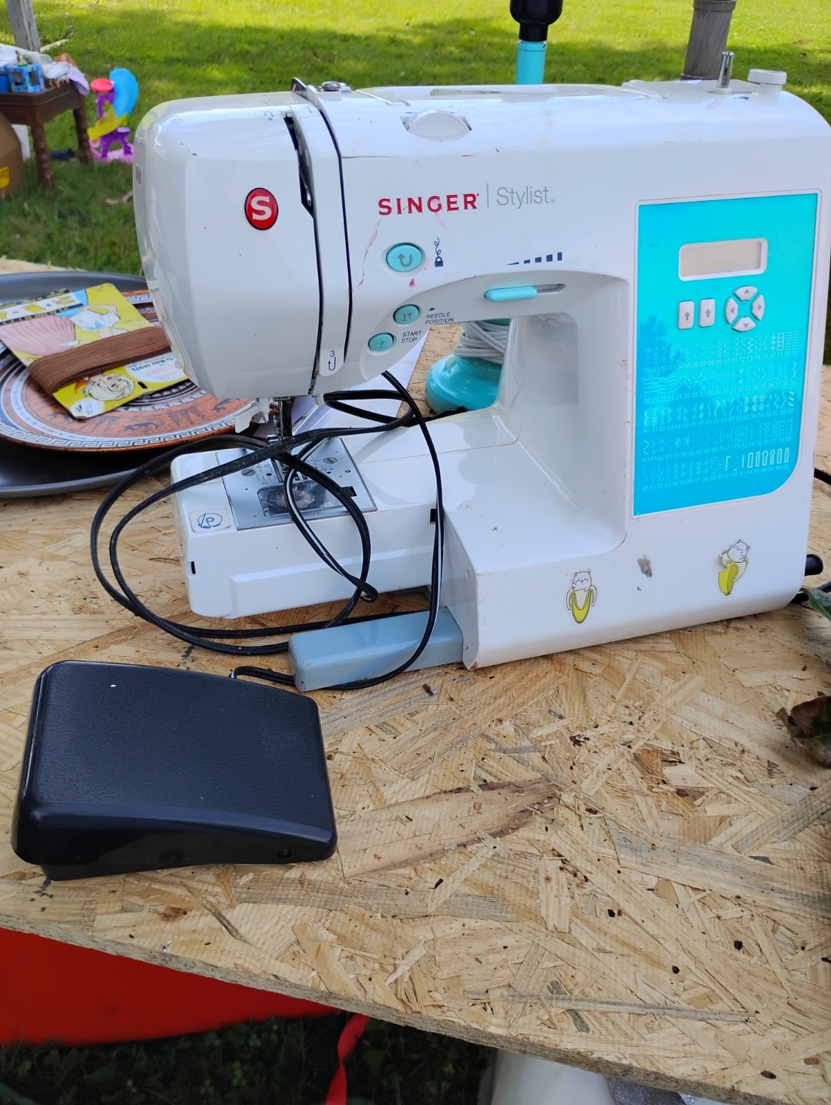 Singer Stylist Model 7258 Sewing Machine, As Is 