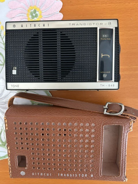 HITACHI TH 848 Vintage Transistor Radio**Works Great