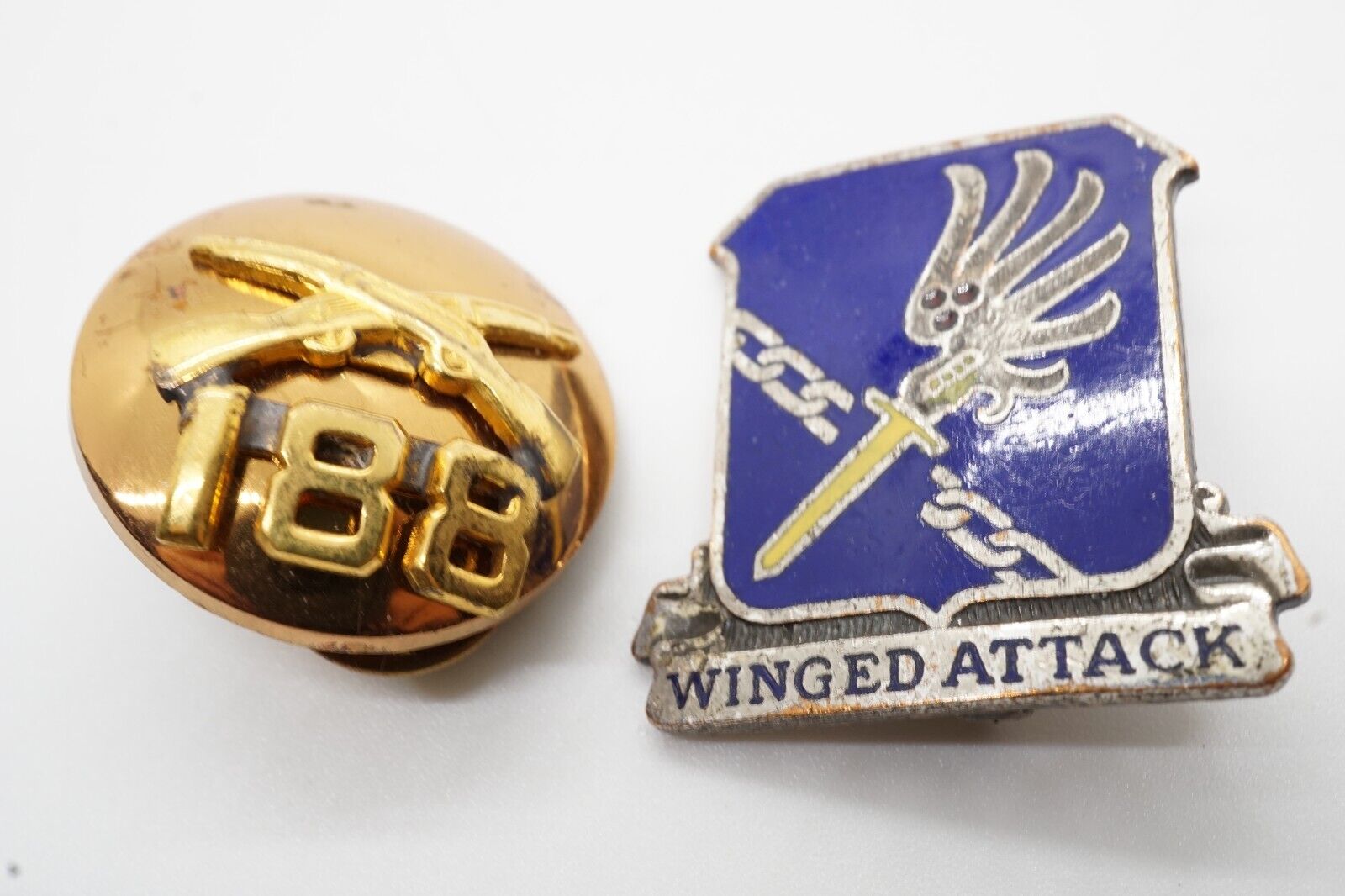 WWII 188th Airborne Infantry Regiment Winged Attack DI Unit Pin & Enlisted Disc