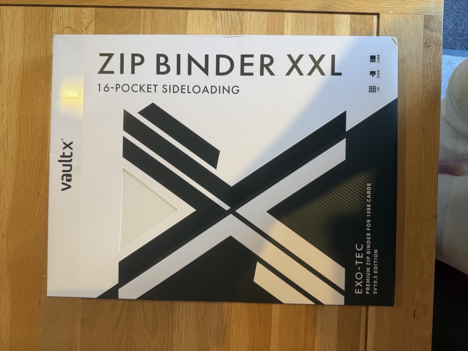 VaultX Exo-Tec Zip Binder SV10.5 Pokemon 16-Pocket XXL Black Bolt & White Flare