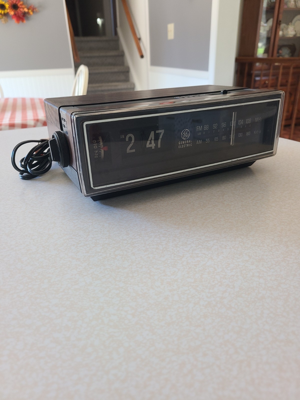 Retro MCM Vintage 1984 GE Flip Clock Radio Alarm Clock 7-4305F WORKS