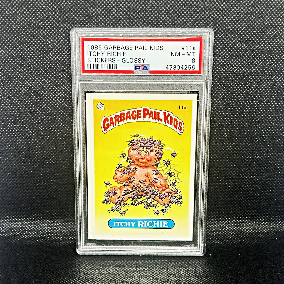 Topps 1985 Garbage Pail Kids Itchy Richie #11a Glossy Sticker PSA 8 47304256