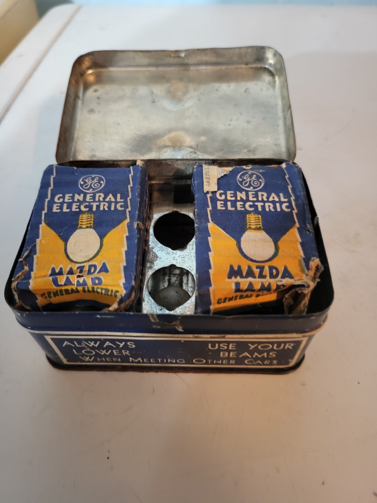 Vintage  General Electric Automobile GE Mazda Auto Lamps Bulbs 2 new ones inside